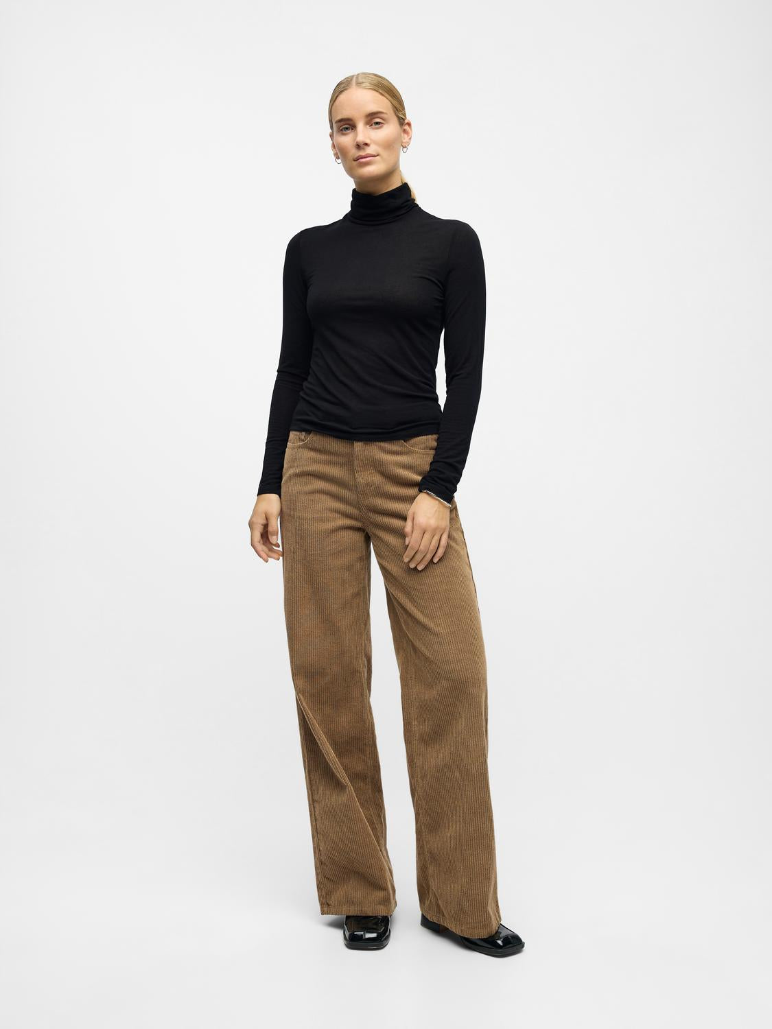 model_shot-front_full